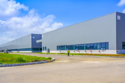 Industriehallen, Industrieanlagen und Co.